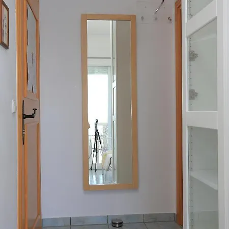 Lokva Rogoznica 13226a * Omis
