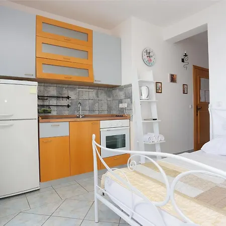 Lokva Rogoznica 13226a *